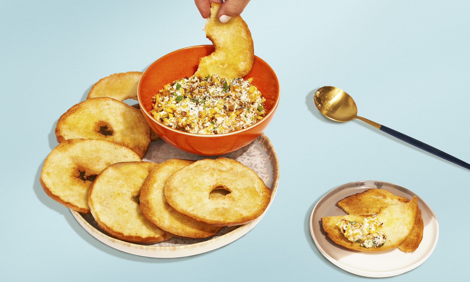 https://thomasbreads.com/sites/default/files/recipe/shots/elote_mexican_street_corn_dip_with_bagel_chips.jpg